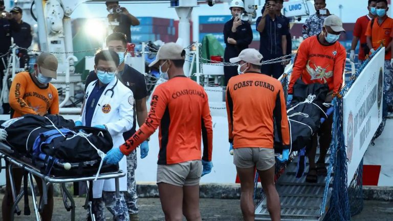 У берегов Филиппин затонул паром с сотнями людей на борту: погибли минимум 15 человек