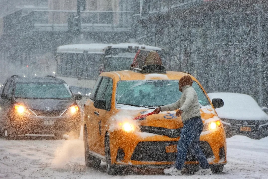 Снежный шторм в США оставил без электричества более миллиона жителей южных штатов