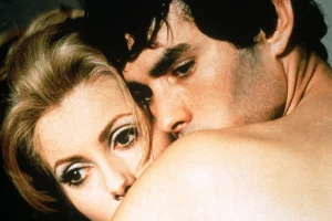 Cloud Dancer - самый модный зимний маникюр 2026: нежная альтернатива нюду