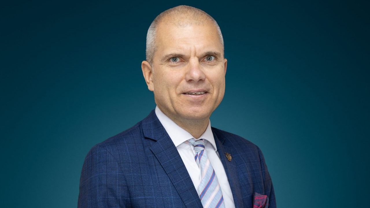 Айгар Ростовскис: будем терять по Цесису в год - нужен приток иммигрантов