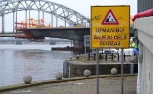 Klausiņas и trigerēt - в Латвии выбрали слово и антислово 2025 года