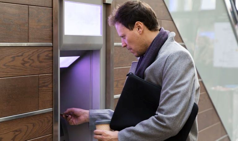 Невероятный случай в Чили: мужчина случайно получил зарплату в 330 раз выше оклада - суд разрешил оставить деньги себе