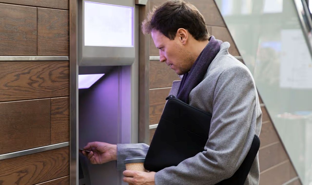 Невероятный случай в Чили: мужчина случайно получил зарплату в 330 раз выше оклада - суд разрешил оставить деньги себе