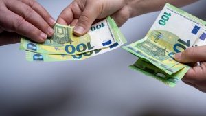 Желтое предупреждение: южную часть Латвии ночью накроют сильные снегопады