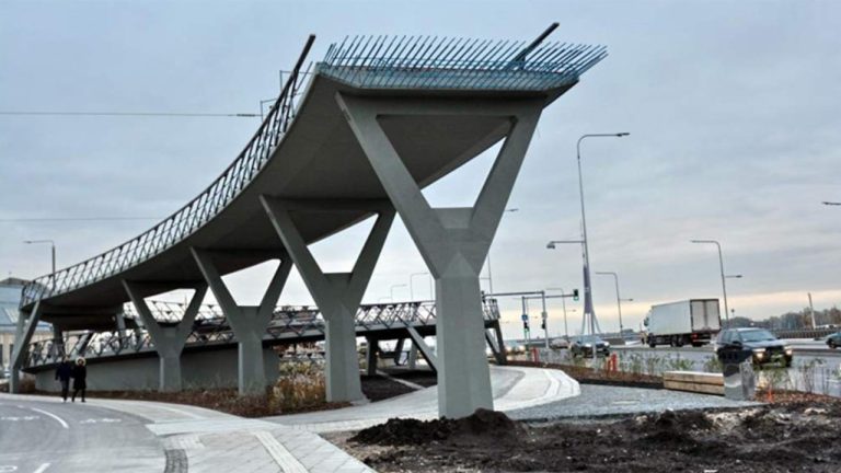 Соцсети возмутились: глава Rail Baltica в Латвии не смог назвать станции будущей линии (+опрос)