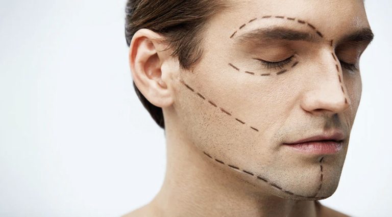 Мужчины стали вдвое чаще обращаться к пластическим хирургам