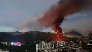 Вирусное фото арестованного Мадуро подогревает мировой интерес к спортивной одежде Nike