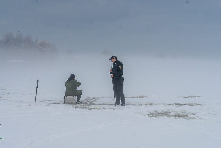 Трагедия в Алуксне: спасатели предупреждают о смертельной опасности тонкого льда