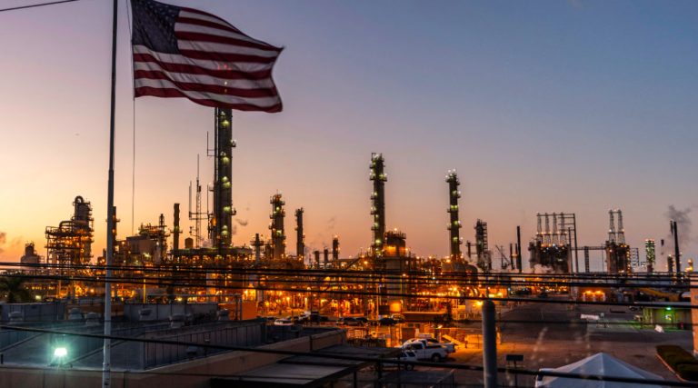 США требуют от нефтяных гигантов инвестировать в Венесуэлу