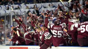 Энтони Джошуа сдержал своё обещание и победил Джейка Пола нокаутом, сломав ему челюсть (ВИДЕО).