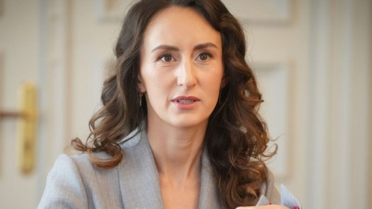 Омбудсмен обещает заняться вопросами защиты прав детей и наиболее уязвимых слоев населения