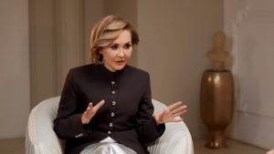 Энн Хэтэуэй и Дев Патель в сериале о том как сложно и прекрасно любить сегодня