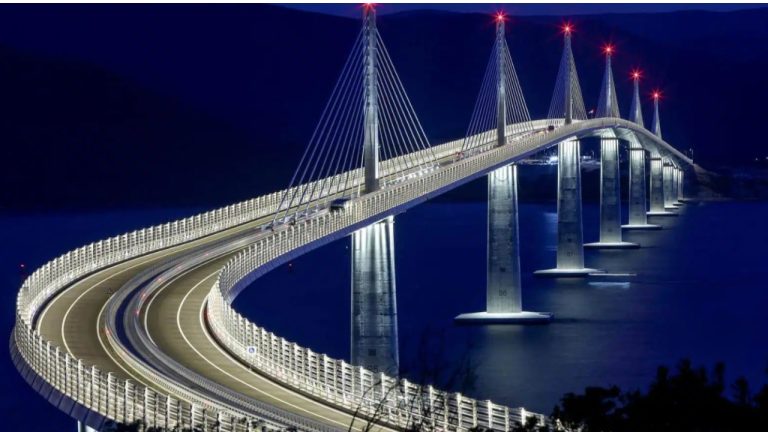 В Европе построен сверхдорогой мост за сотни миллионов евро