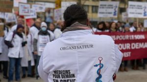 Снег и лед парализовали Европу: смертельные аварии и хаос в путешествиях