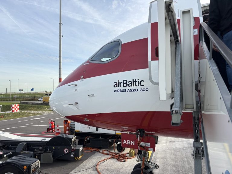 Из-за снежного коллапса в Амстердаме airBaltic отменила 36 рейсов за неделю