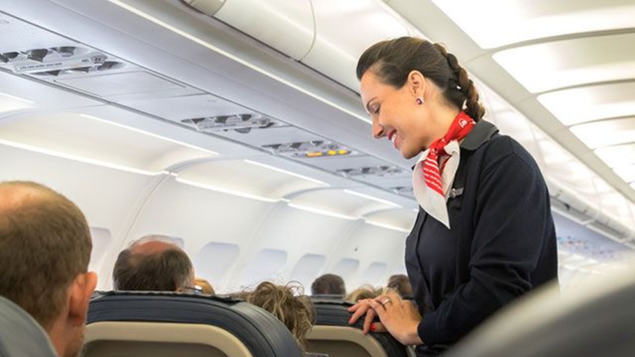 Почему бортпроводники смотрят на вашу обувь при посадке в самолёт