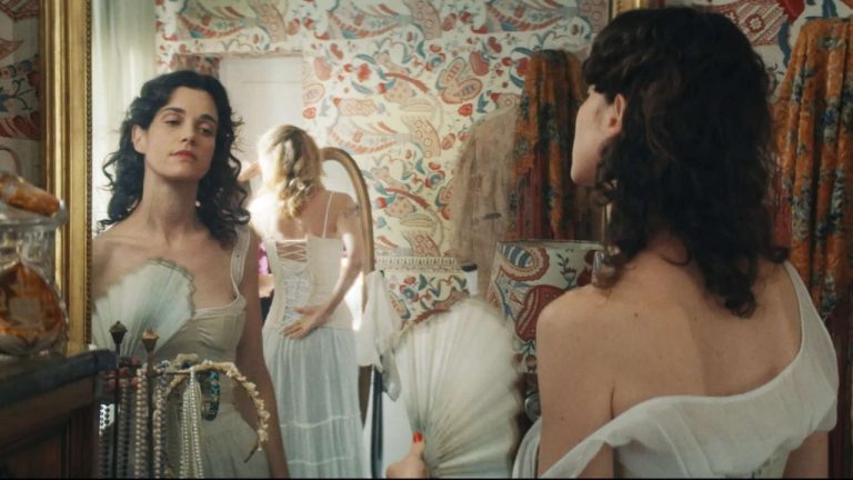 Фильм для романтиков, вслюбленных в винтаж получил 85% положительных отзывов на Rotten Tomatoes