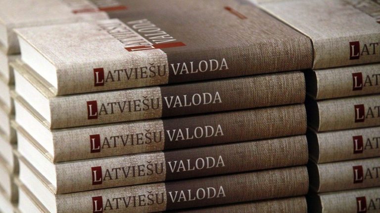 Открыта запись: Рижская дума оплатит курсы латышского языка для 600 рижан