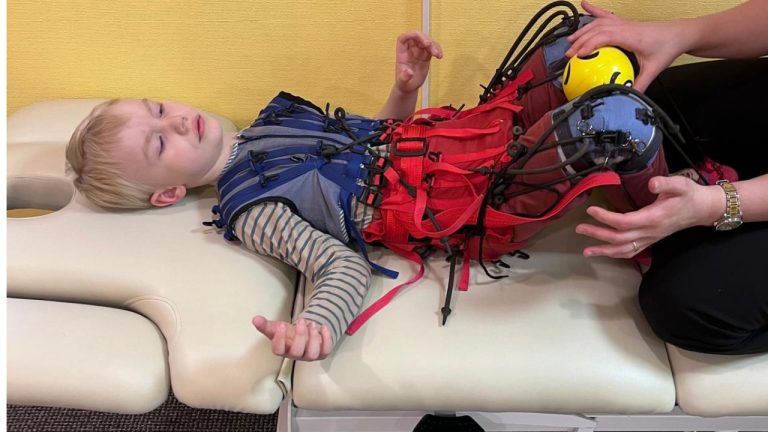 «Зелёная лампа»: поможем 6-летнему Мадару оплатить лечение