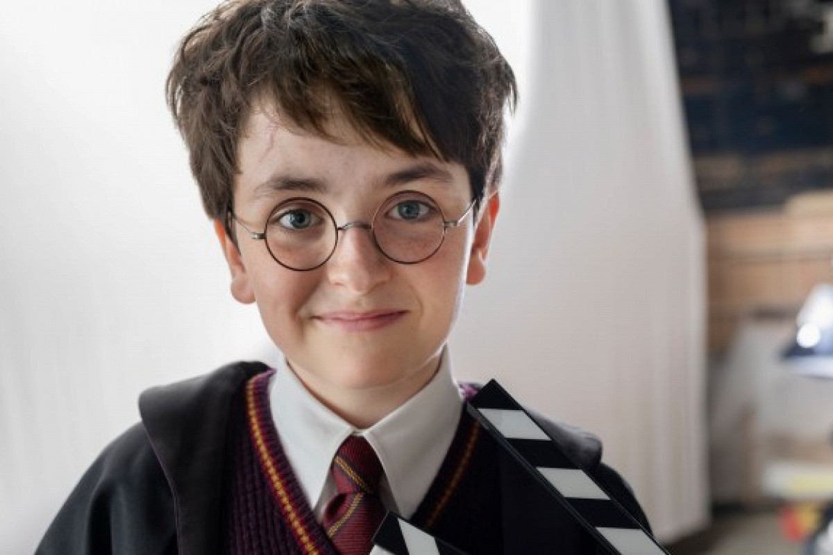 Доминик Маклафлин в роли Гарри Поттера в новом сериале HBO по книгам Джоан Роулинг, премьера ожидается в начале 2027 года.