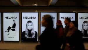 Постер документального фильма «Мелания» от Amazon MGM Studios, который стал самым успешным документальным релизом в США за последнее десятилетие.