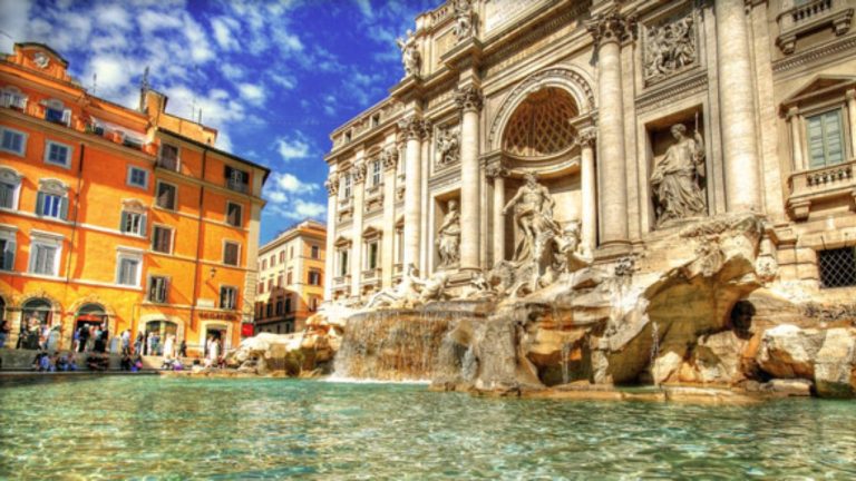С сегодняшнего дня доступ к фонтану Треви в Риме стал платным