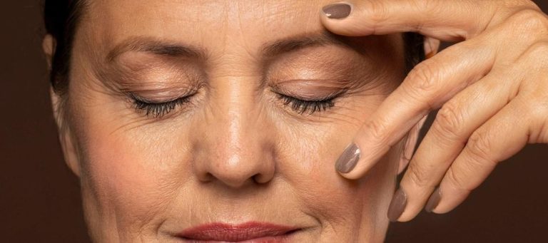 Осознанный самомассаж: почему вашему лицу нужен не крем, а руки