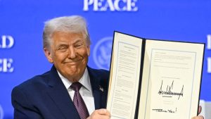 В файлах Эпштейна нашли данные о заказе более 1 тыс. литров серной кислоты