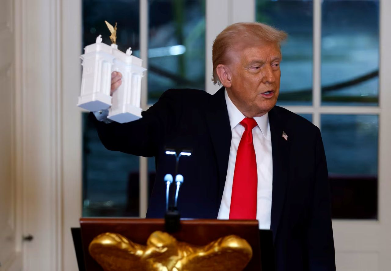 Трамп планирует построить в Вашингтоне американскую версию парижской Триумфальной арки, но гораздо выше