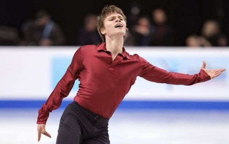 Латвийский фигурист Васильев занял 17-е место в короткой программе и продолжит борьбу на ОИ-2026