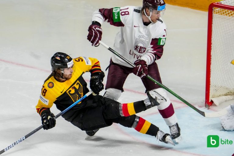 Сборная Латвии по хоккею выиграла у Германии со счетом 4:3