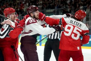 Латвия завоевала вторую медаль на Олимпиаде-2026: драматичное падение не остановило Роберта Крузберга