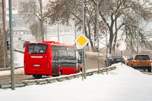Массовое ДТП под Ригой: на Кекавской объездной столкнулись 8 автомобилей