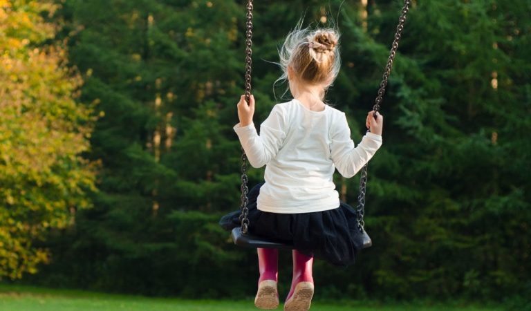 Латвийские дети больше не уезжают в американские семьи из-за жестких ограничений в законодательстве