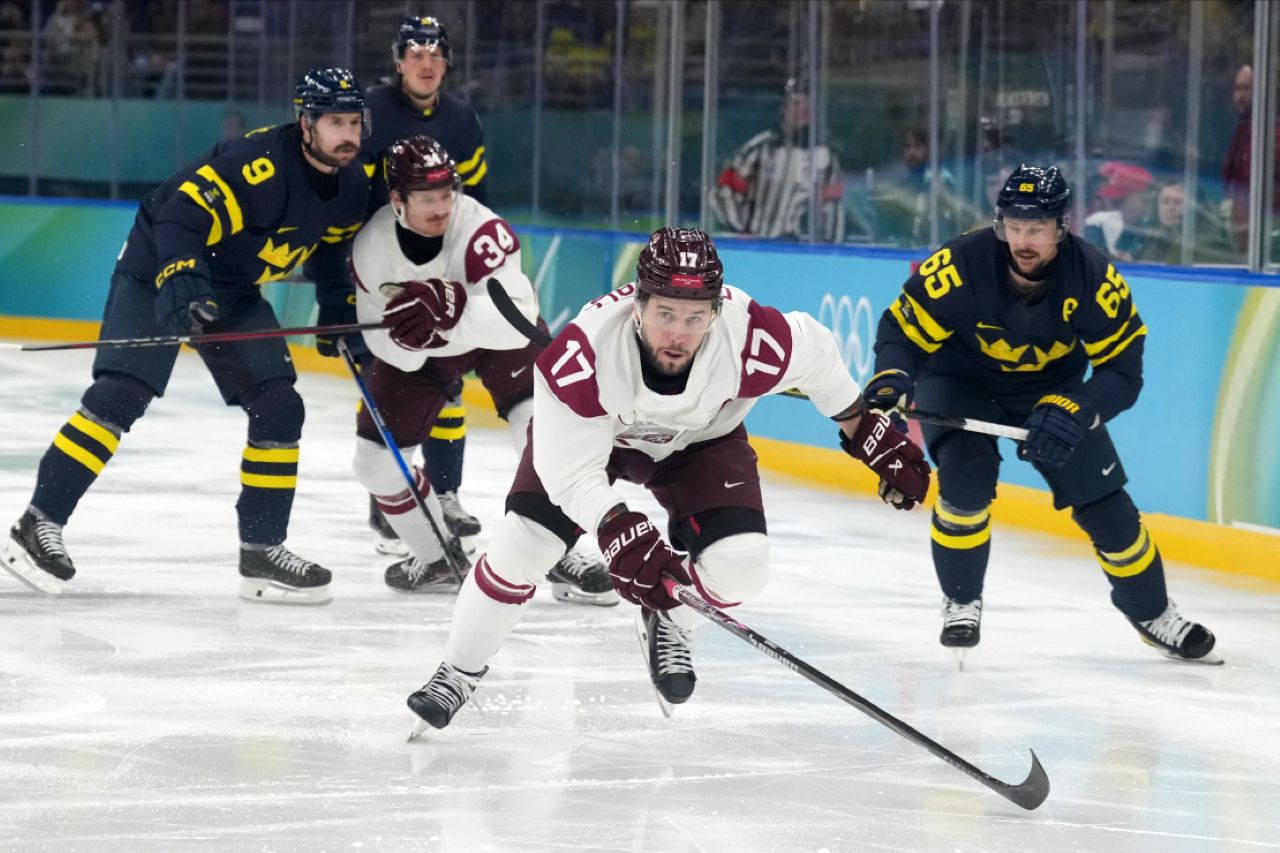 Латвийские хоккеисты проиграли шведам и завершили олимпийский турнир на 10-м месте