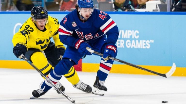 Американцы обыграли Швецию в овертайме и вышли в полуфинал Олимпийских игр по хоккею
