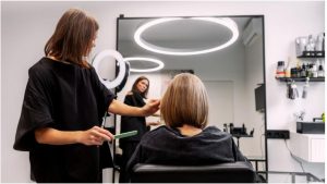 Модные стрижки, которые визуально омолаживают и делают лицо более стройным — боб, пикси, лоб и челка