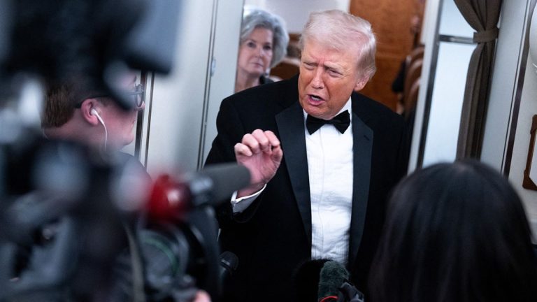 «Никогда там не был»: Трамп категорически опровергает посещение острова Эпштейна