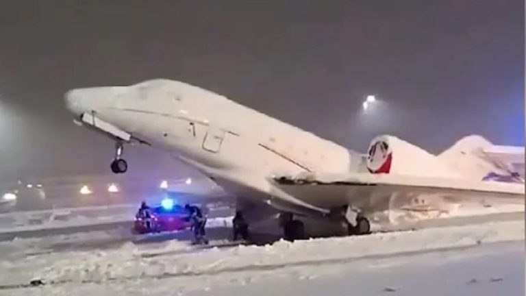 Сильный снегопад парализовал авиасообщение в Германии и Австрии