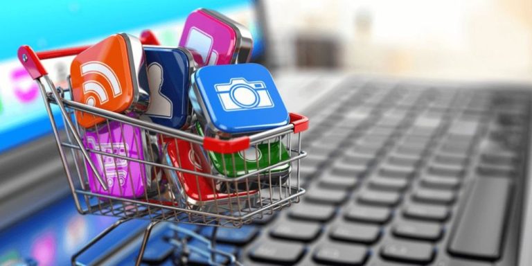 Каждый третий житель Латвии уже выбирает товары с помощью ИИ - что покупают чаще всего