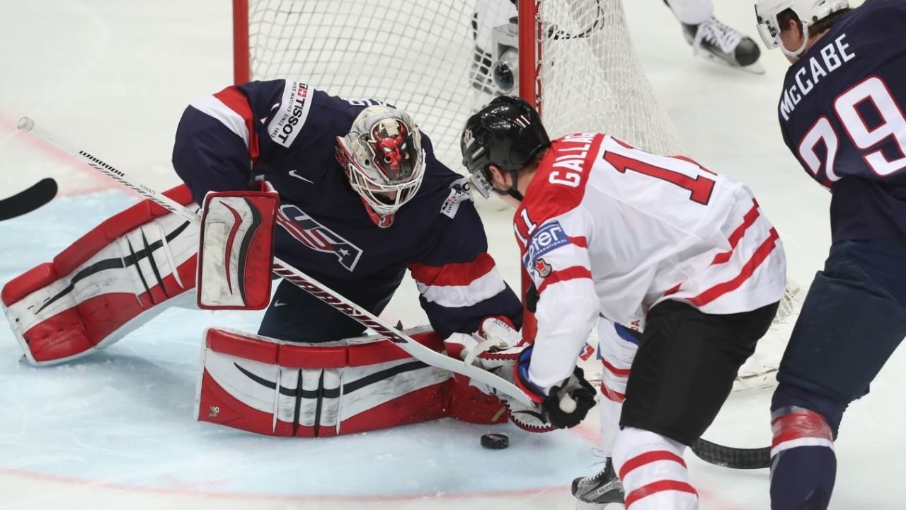 В финале мужского хоккейного турнира встретятся сборные США и Канады