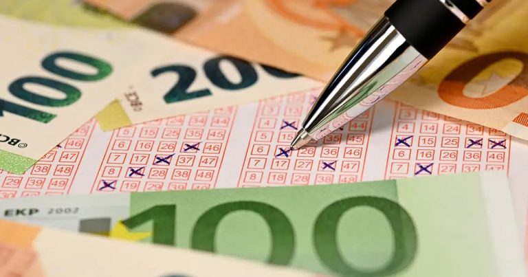 Вместо мелкой сдачи - капитал на ремонт: как лиепайчанка сорвала куш в 10 000 евро