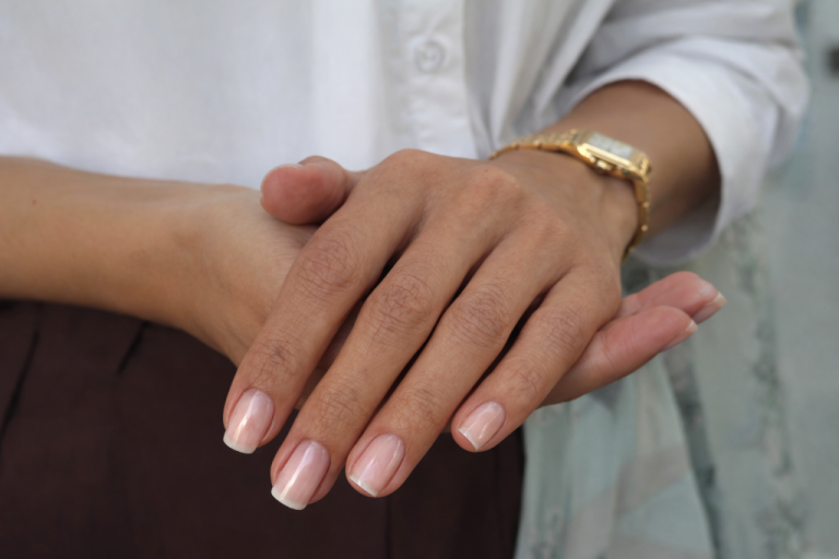 🌸 Маникюр, который подходит ко всему: светлые оттенки весны 2026