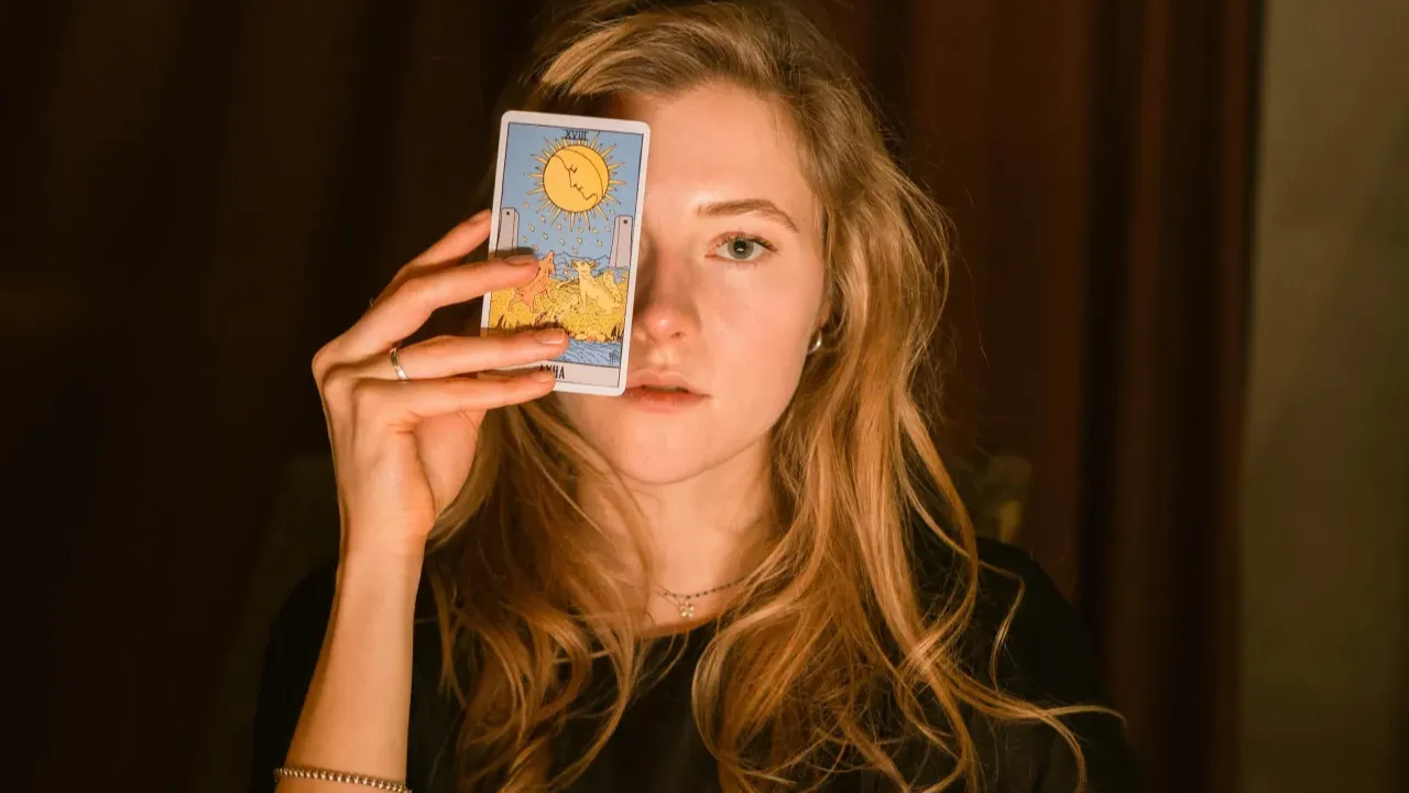 Ваш главный страх по месяцу рождения: как его преодолеть в 2026 году (расклад Таро)
