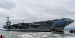 Авианосец USS Gerald R. Ford в море — крупнейший военный корабль США направляется на Ближний Восток