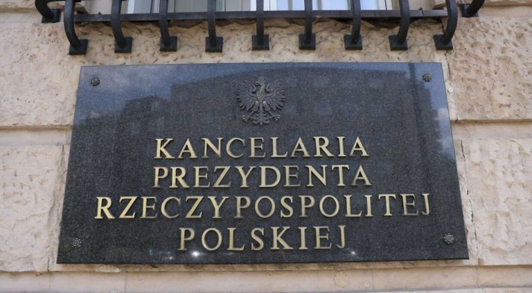 У президента Польши Навроцкого украли свыше $140 тысяч прямо из кассы в его канцелярии