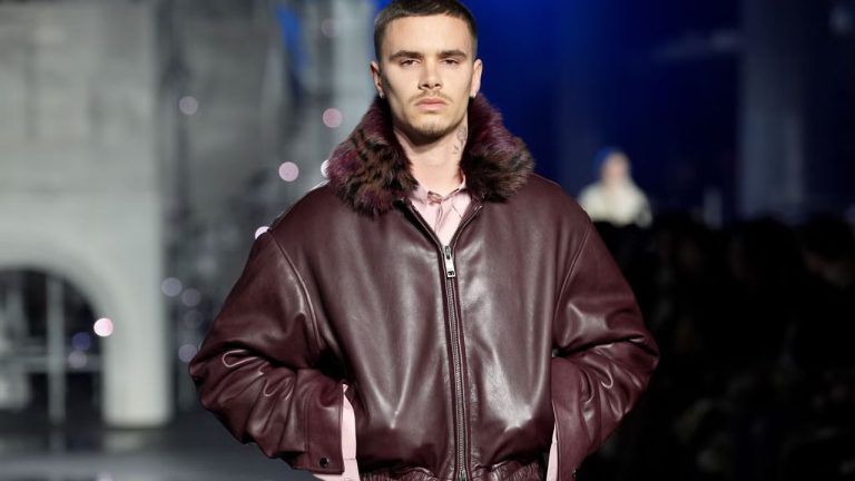 London Fashion Week: младший сын Бекхэма принял участие в показе Burberry