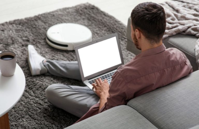 Испанский инженер случайно взломал 7 тысяч роботов-пылесосов в 24 странах