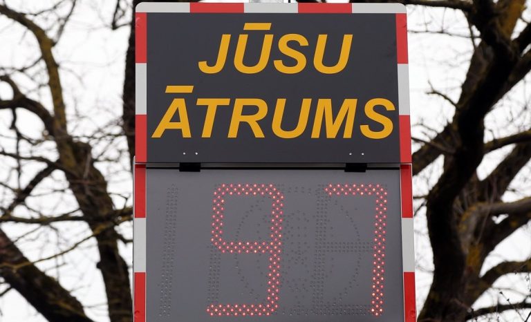 В Латвии запустили три новых участка контроля скорости и планируют еще 17