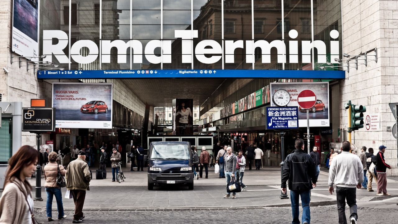 Скандал в Риме: 21 полицейский и еще 23 человека - под следствием за организацию краж на вокзале Термини